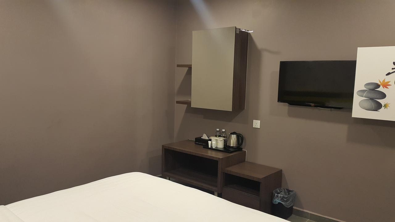 Standard King Room With Window